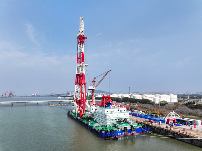 World-class pile-driving vessel delivered in East China